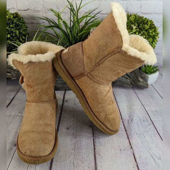 UGG Bailey Button II Boot - Picture 2 of 10